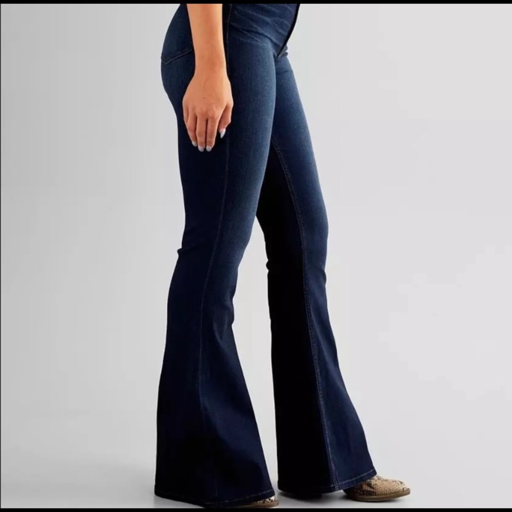 BKE Super Flare stretch jeans. Size 31.